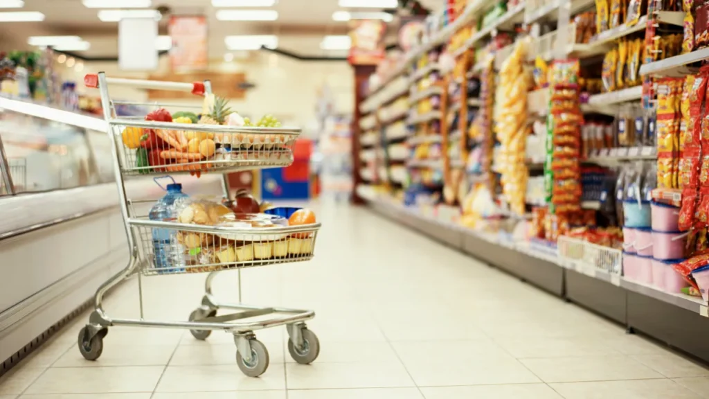 Que horas o supermercado mais próximo fecha